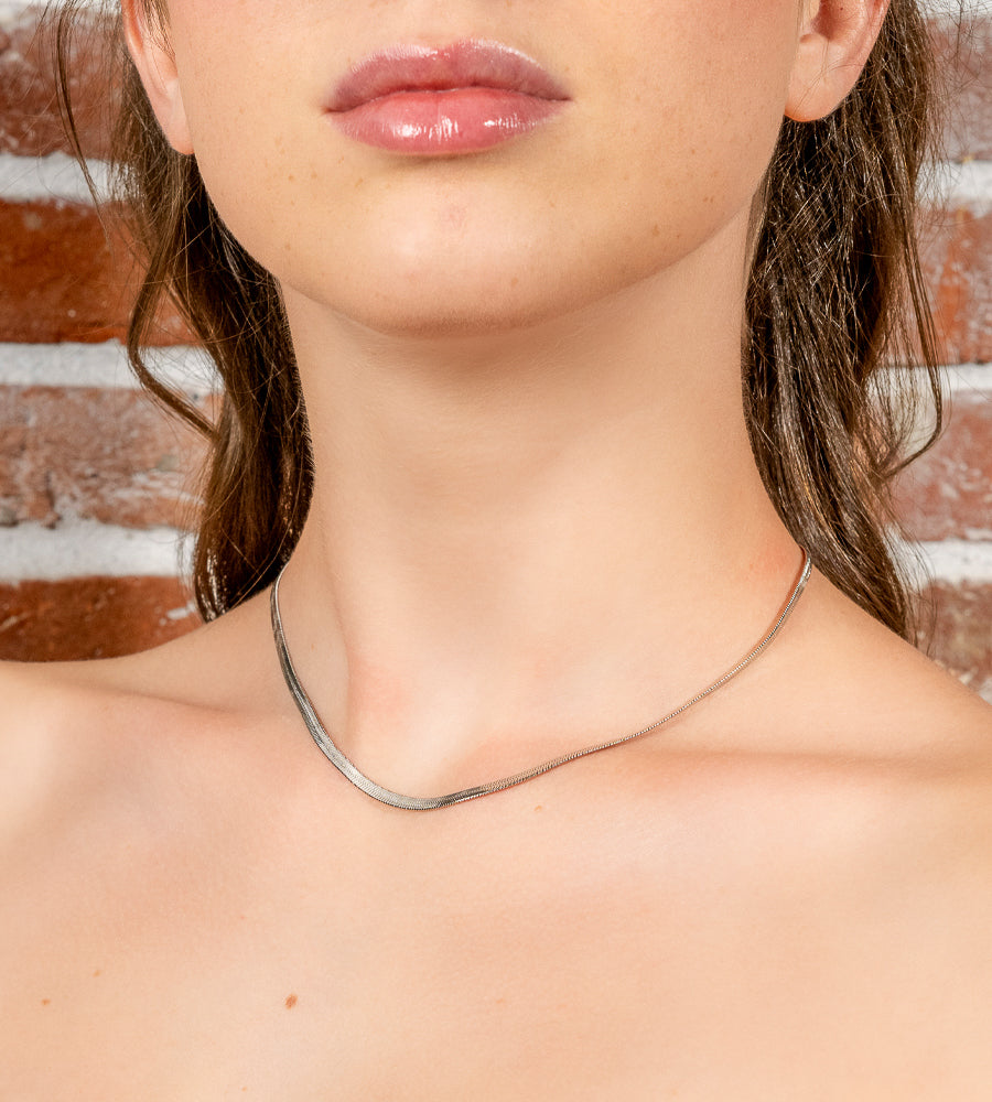 Silver Flow – Collana serpente in acciaio lucido minimal