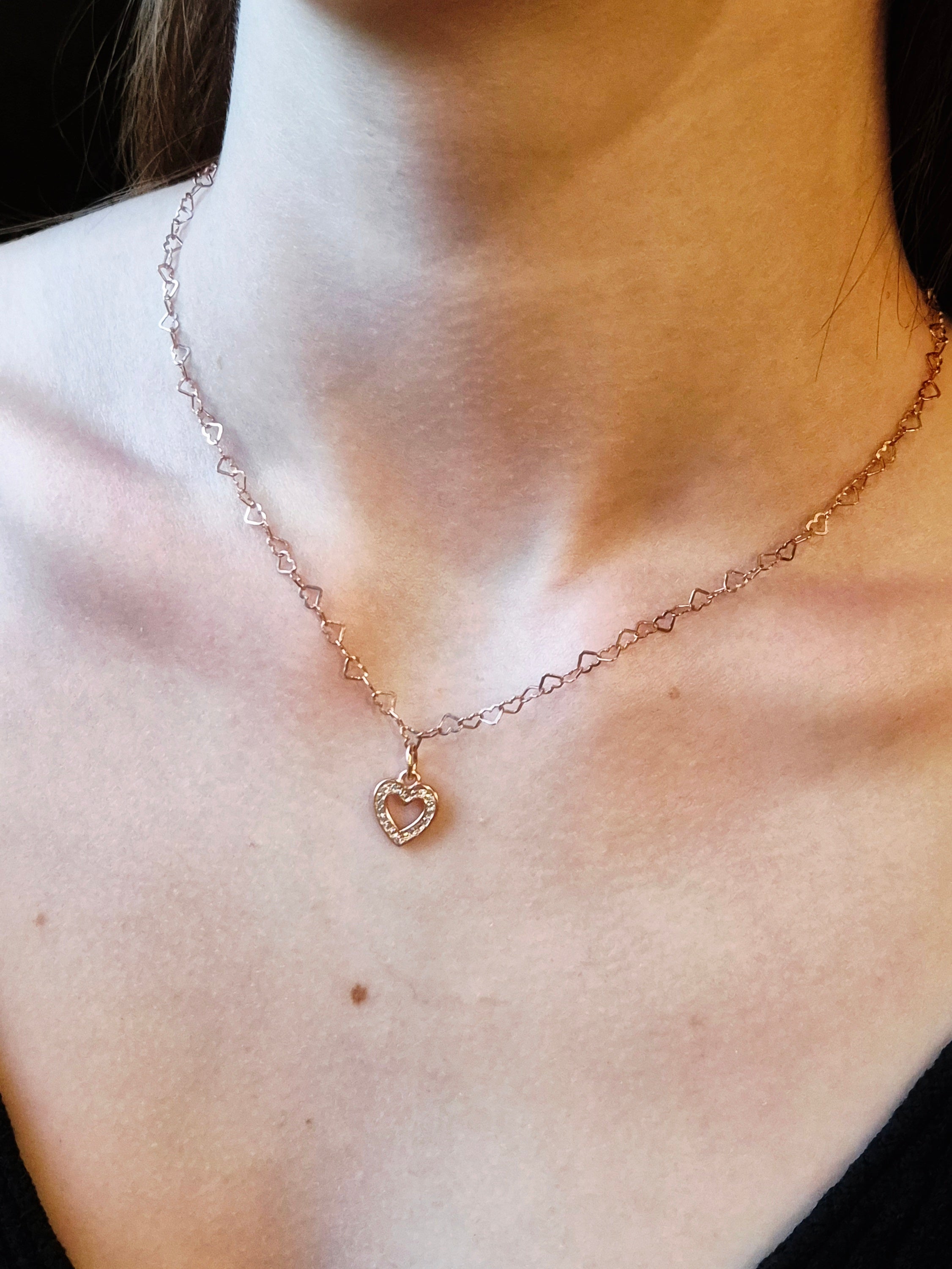 Tiny Heart Pink - Un filo di cuori, una luce che incanta.